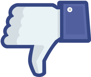 le incendio la casa por eliminarla de facebok