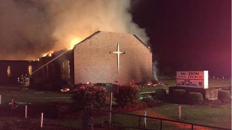iglesia incendiada