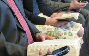 celular en iglesia