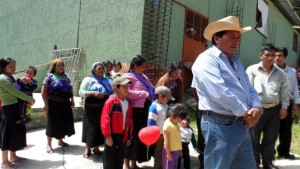 expulsan a familias