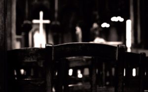 creyentes abandonan iglesia