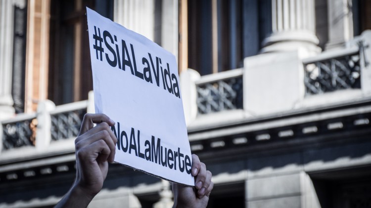 Marcha protesta en el Congreso contra el aborto legal