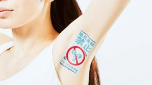 Alquilan axilas de mujeres como espacio publicitario