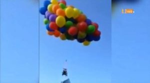 ato a su suegra a globos