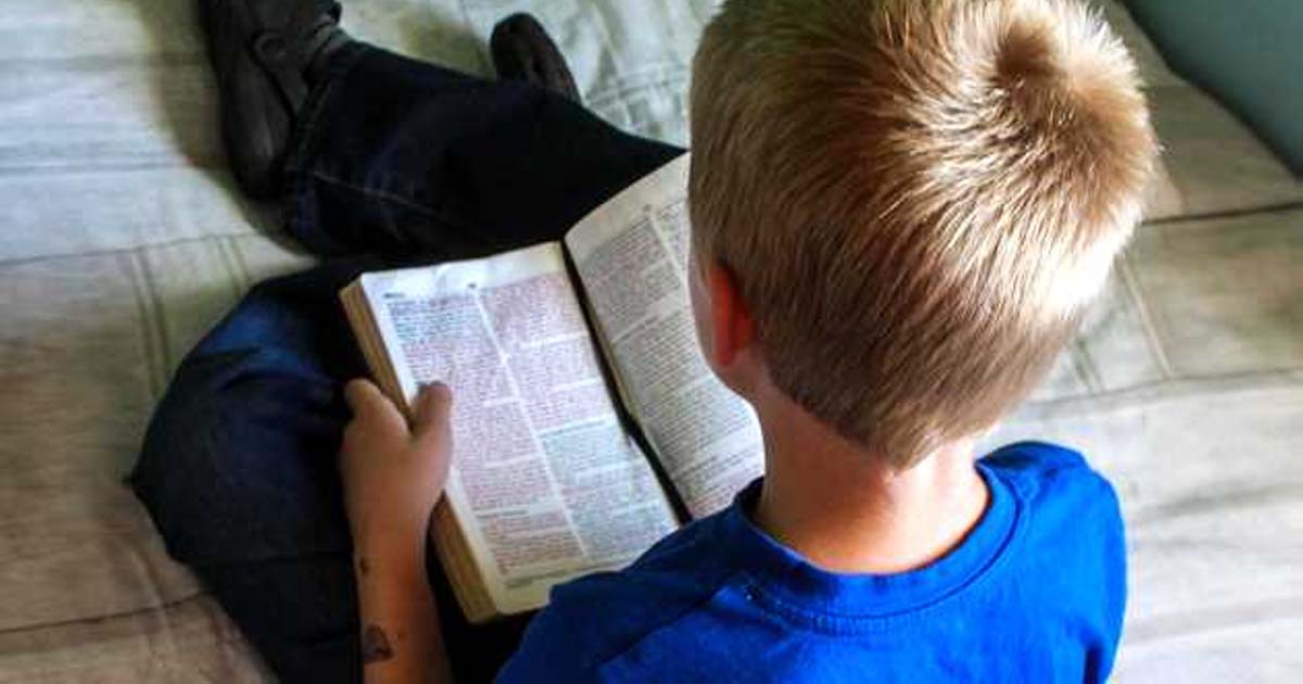 nino-biblia