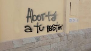 Aborta-a-tu-pastor-iglesia-vandalico