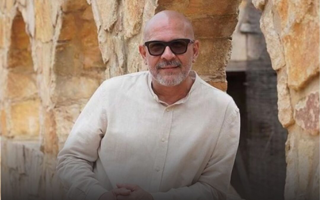 Benjamín Rivera lanza una emotiva versión de “Vía Dolorosa”
