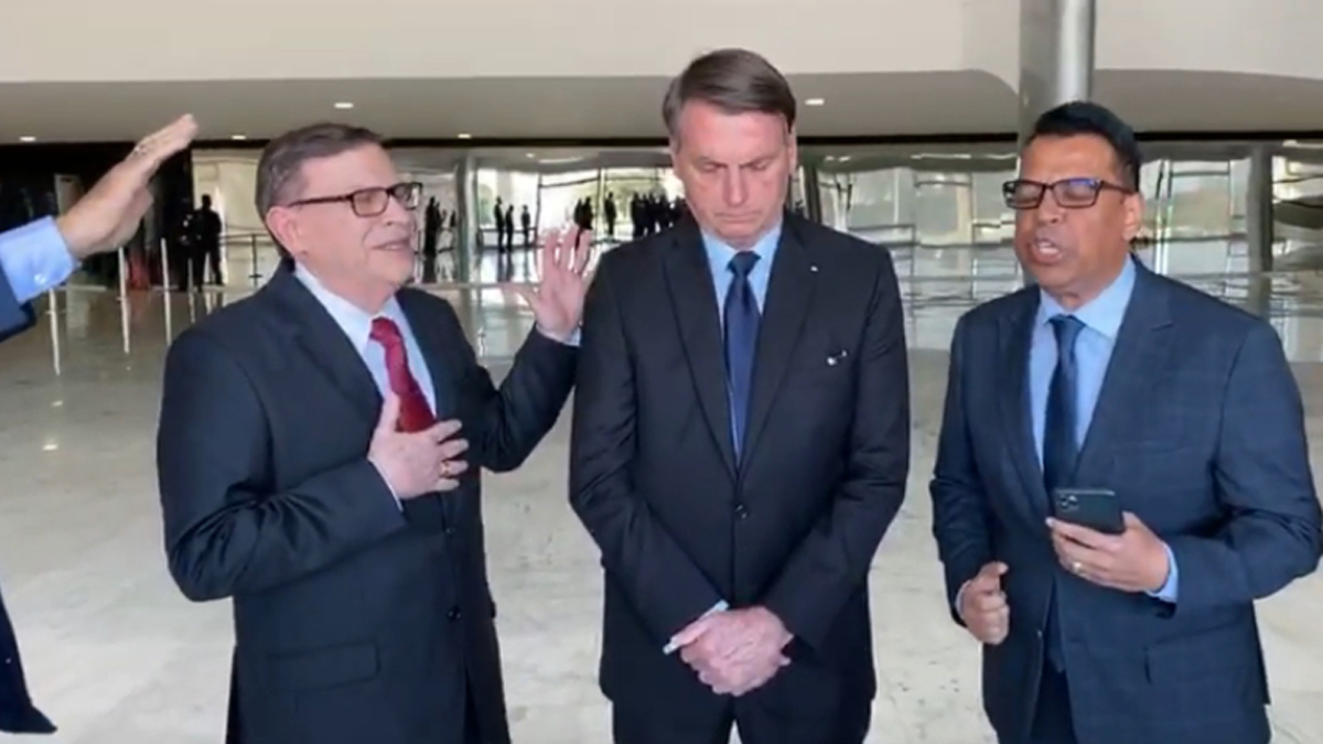 Pastores-oran-con-Bolsonaro