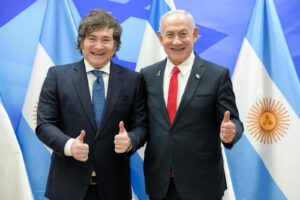 El primer ministro Benjamín Netanyahu junto al primer mandatario de Argentina, Javier Milei