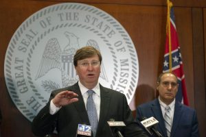 Tate Reeves, gobernador de Mississippi