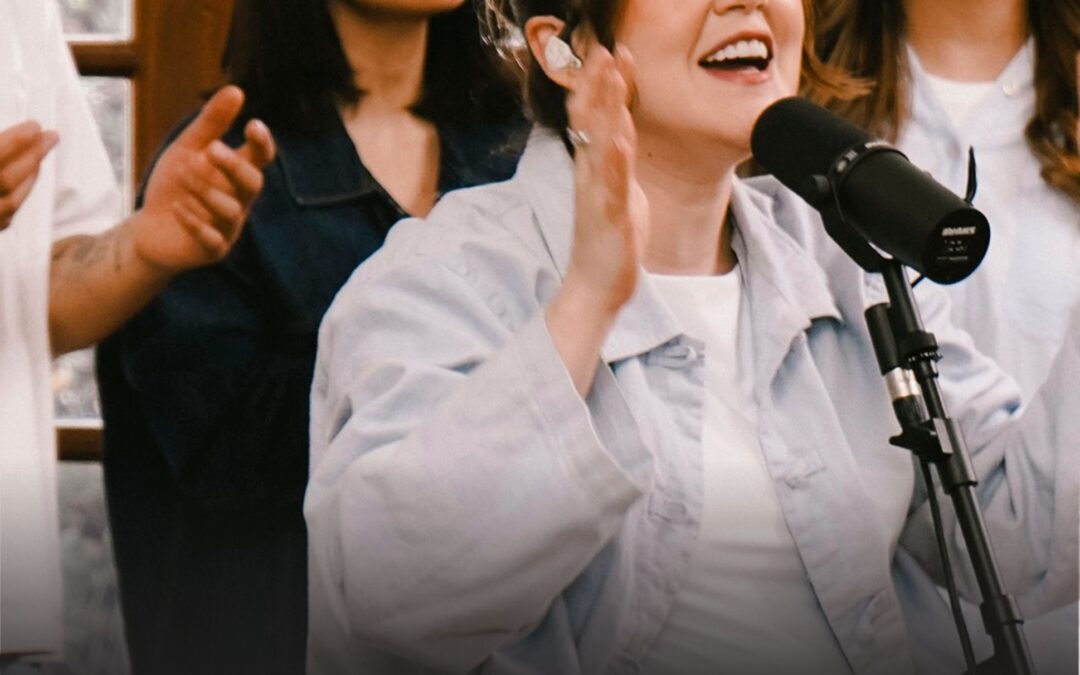 Un Corazón y ECCOS brillan en «La gloria de Dios», un sencillo de adoración bíblica
