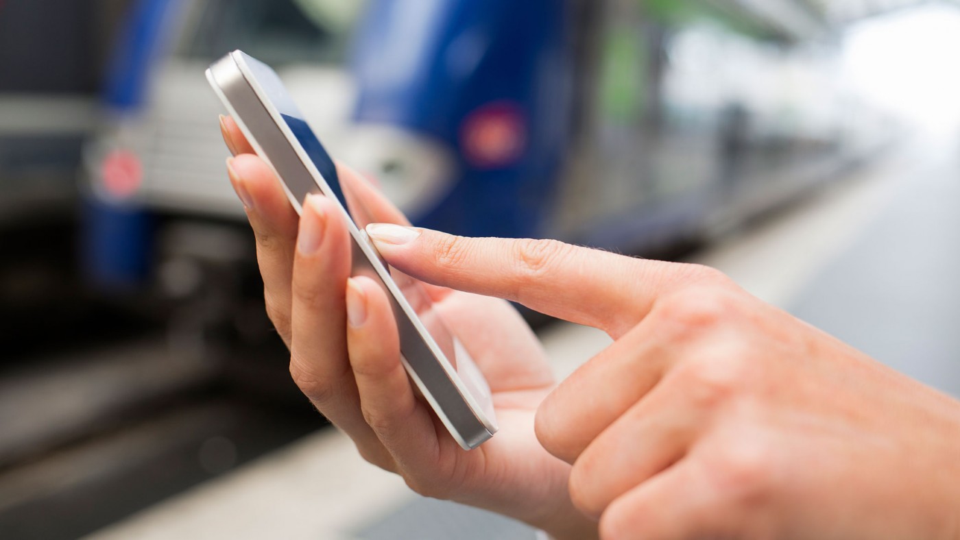 celular-en-mano-e1496261316190