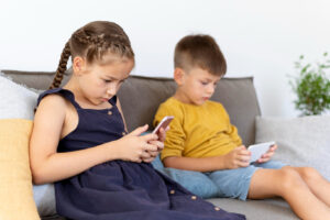 Niños y Telefonos