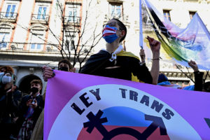 Manifestantes urgen ante Ministerio de Igualdad la aprobación de Ley Trans