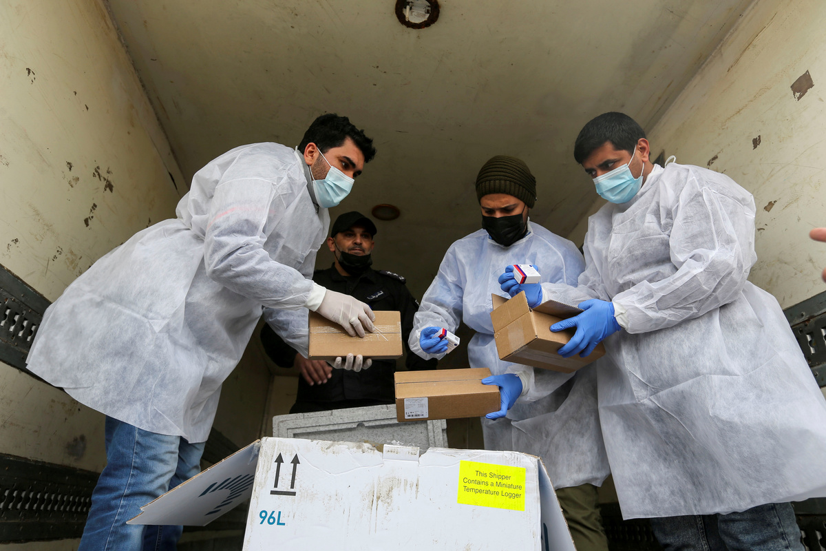 Foto de archivo. Gaza recibe primer embarque de vacunas COVID-19